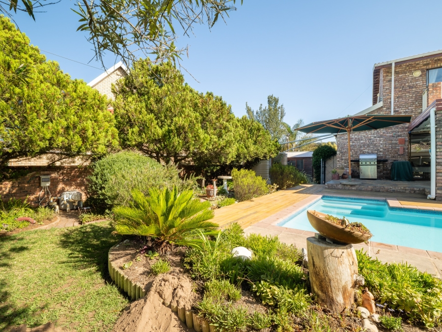 4 Bedroom Property for Sale in Groenvallei Western Cape